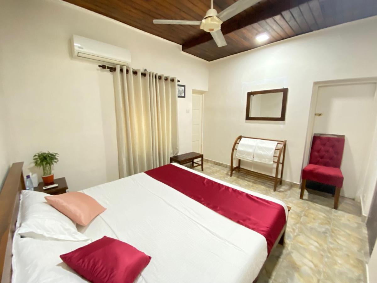 Lodge 87 Negombo Bagian luar foto