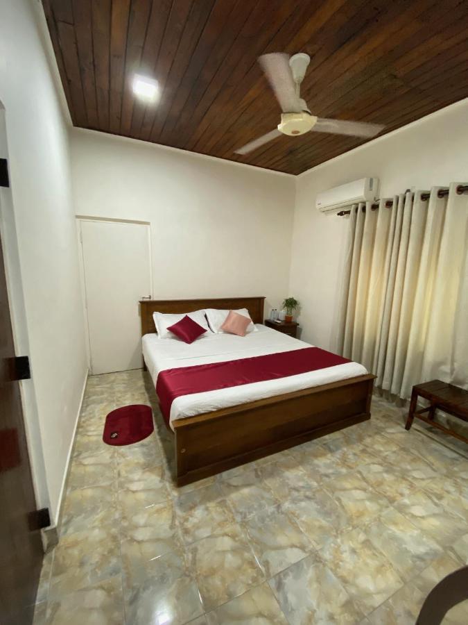 Lodge 87 Negombo Bagian luar foto