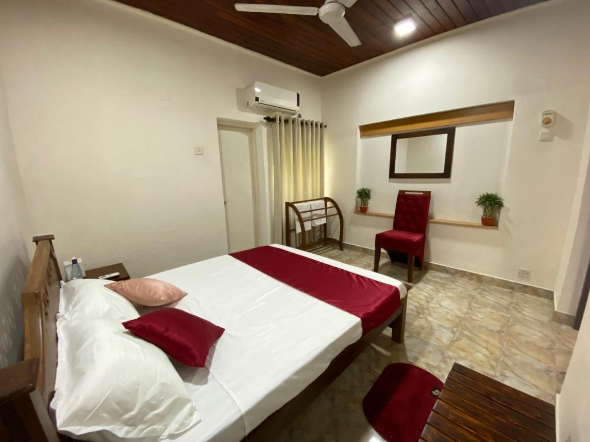 Lodge 87 Negombo Bagian luar foto