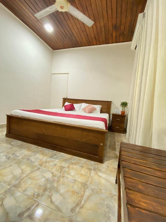 Lodge 87 Negombo Bagian luar foto