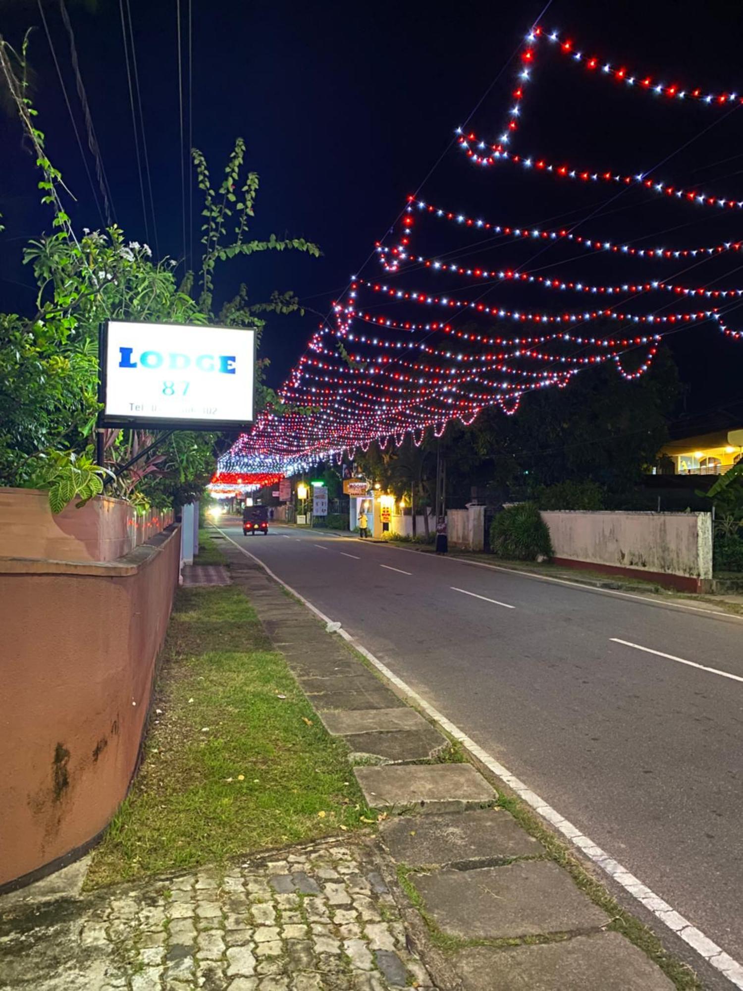Lodge 87 Negombo Bagian luar foto